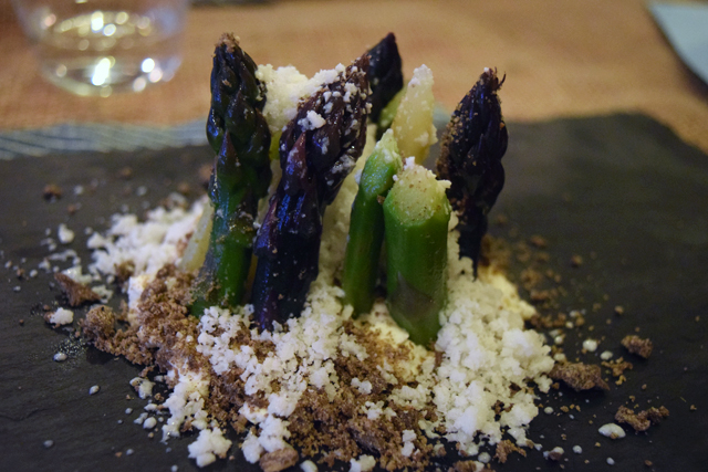 Asparagus with goat cheese, buckwheat and horseradish.