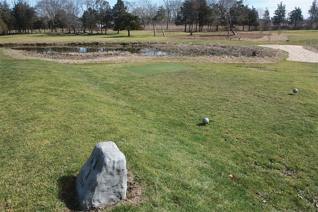 Cedars Golf Club first tee overlooks a natural pond and a creek. (Credit: Barbaraellen Koch)
