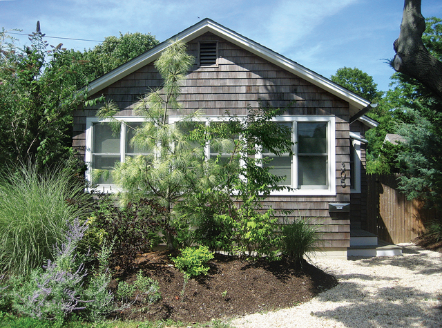 This cottage located at 305 7th St. is on the market for $425,000. (Credit: Century 21 Albertson Realty courtesy)
