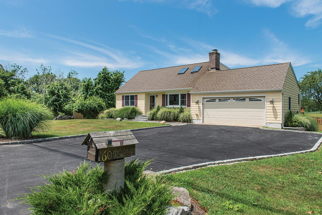 This home located on Bay Shore Rd. is on the market for $599,999. (Credit: Century 21 Albertson Realty courtesy)