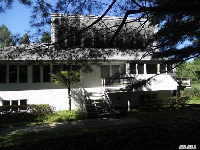 852 Pond View Rd