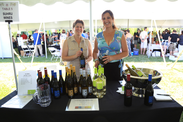 Sue Hearn (left) and Robin Helner of SUHRU Wines. (Credit: Krysten Massa)