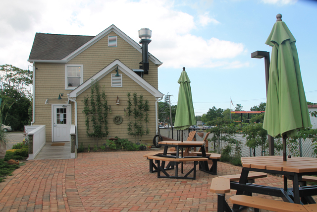 Some of the outdoor seating. (Credit: Lauren Lustgarten)