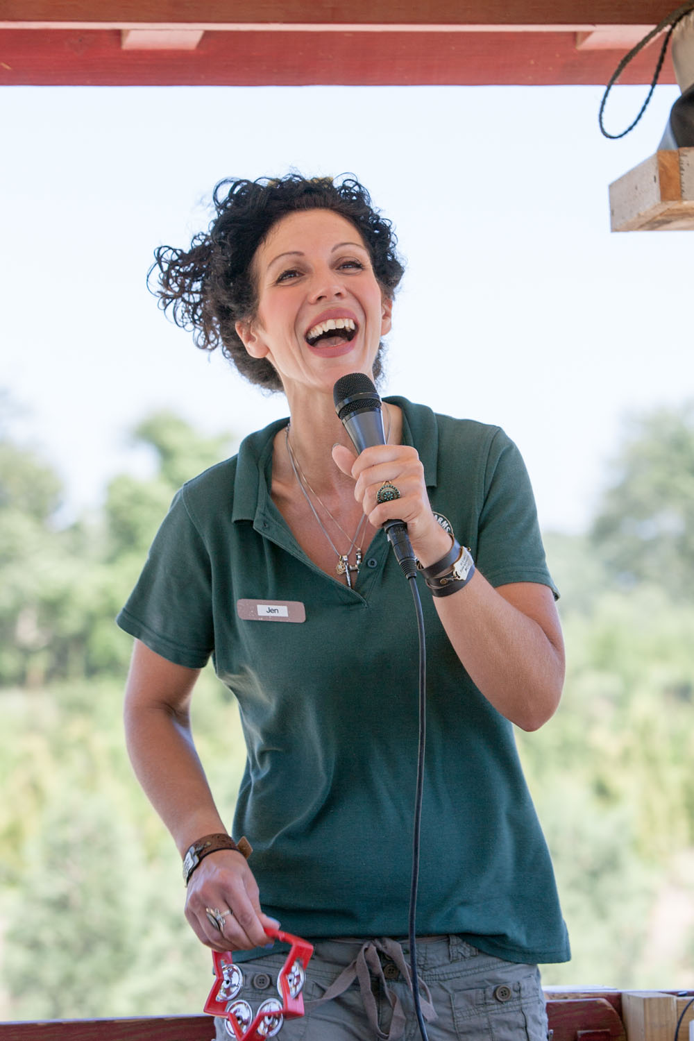 Jen Kane performs on the Sing Along Hayride. (Credit: Katharine Schroeder)