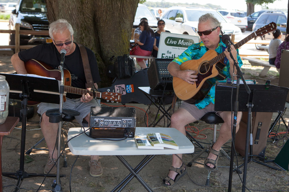 Earthtones plays for visitors. (Credit: Katharine Schroeder)