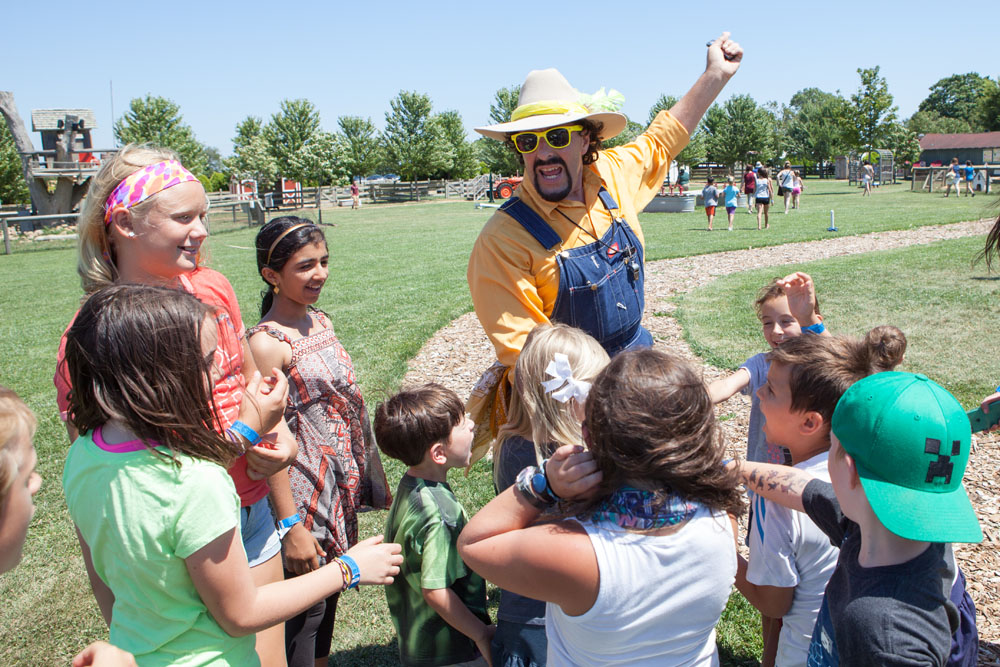 Farmer Fred entertains the kids. (Credit: Katharine Schroeder)