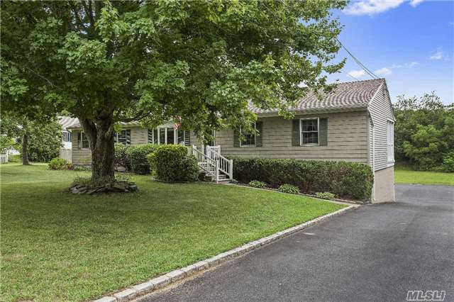 144 Manor Ln