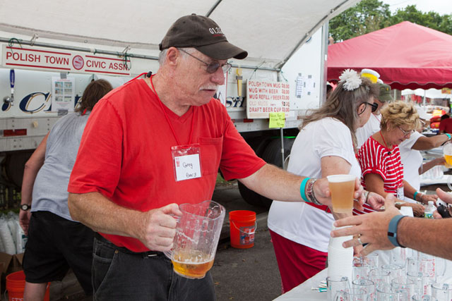 Volunteer Greg Doelger of Springs serves beer.