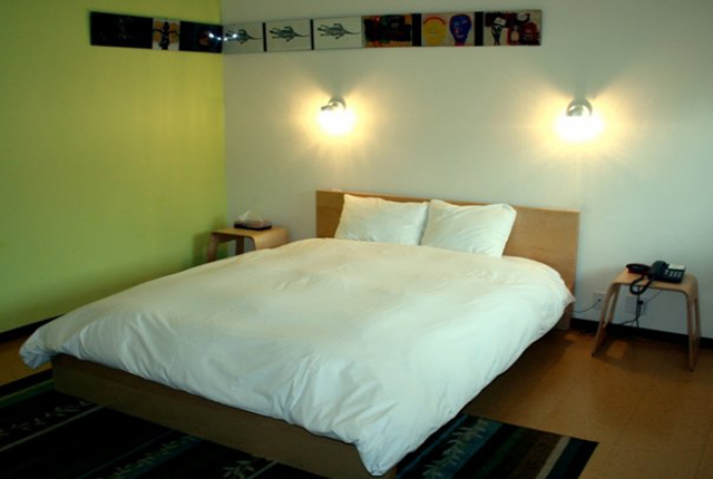 A queen room at the Greenporter Hotel (Courtesy photo)