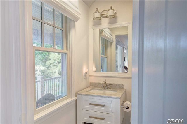 755 Luptons Point Rd