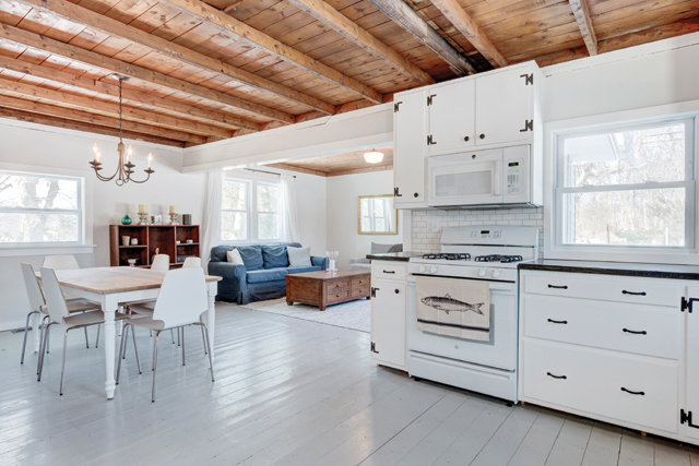 (Credit: Town and Country Real Estate, courtesy)